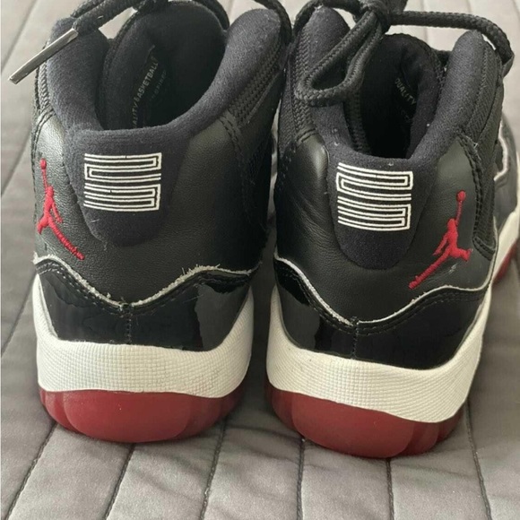 Kids Jordan 11 Breds - Picture 6 of 6
